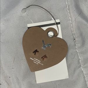 K stud earrings